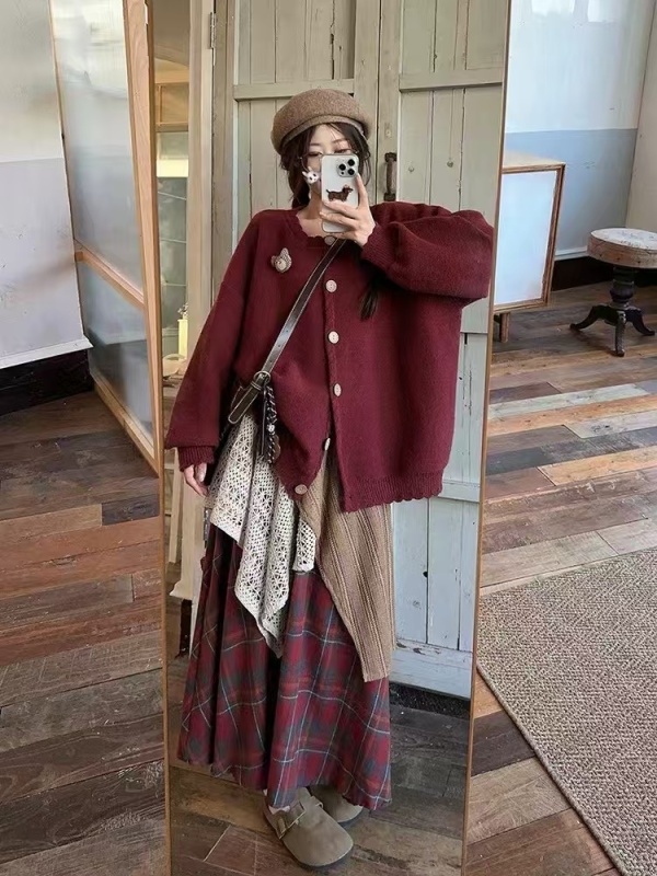 Lazy loose red sweater jacket for women autumn new irregular splicing lace plaid skirt two-piece set