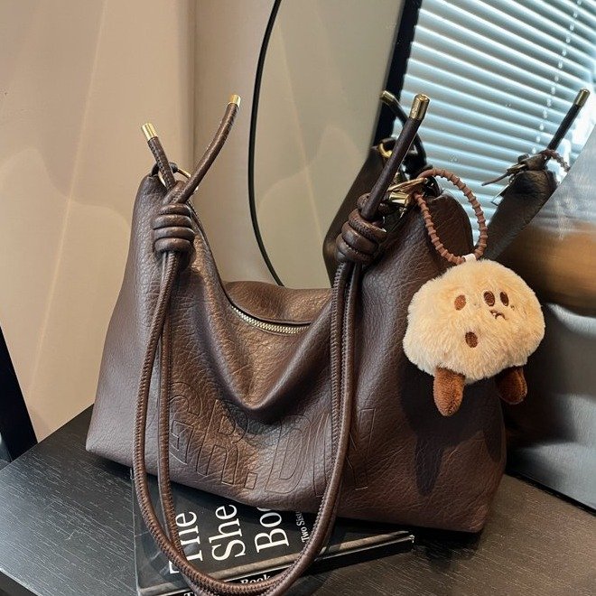 Large-capacity bag for women 2024 autumn and winter new single shoulder armpit bag autumn and winter niche fashion simple crossbody tote bag