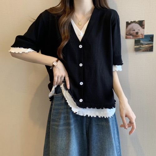 Large size retro fake two-piece V-neck sweater for women with summer temperament for fat mm, contrasting color slimming short-sleeved top