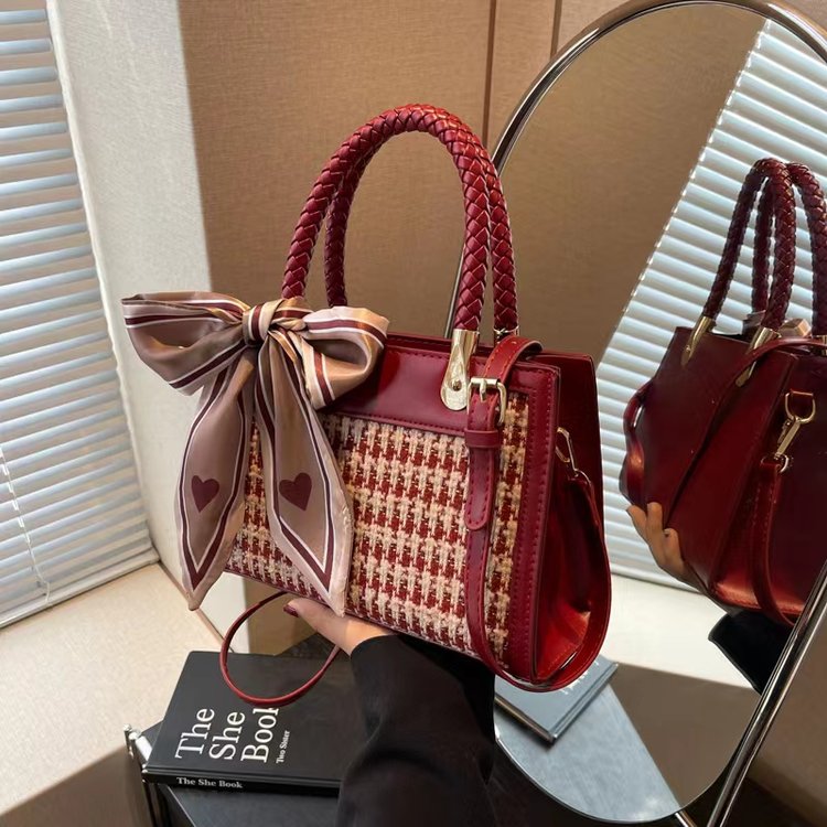 New red wedding handheld tote bag for women, fashionable and versatile ins shoulder bag, plaid popular bridesmaid crossbody bag