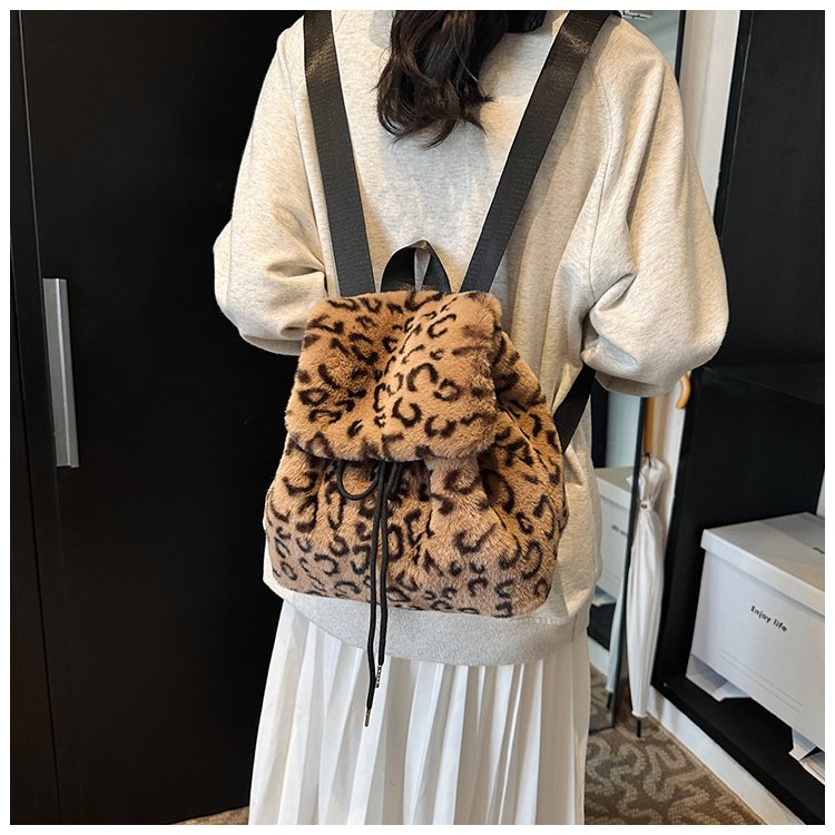 Korean style fashionable solid color women's backpack, stylish leopard print drawstring small backpack 2024 new autumn and winter plush bag