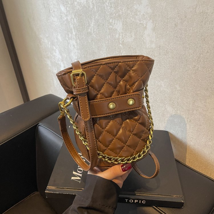 High-end rhombus chain bag for women 2024 new niche fashion single shoulder crossbody bag texture versatile handbag