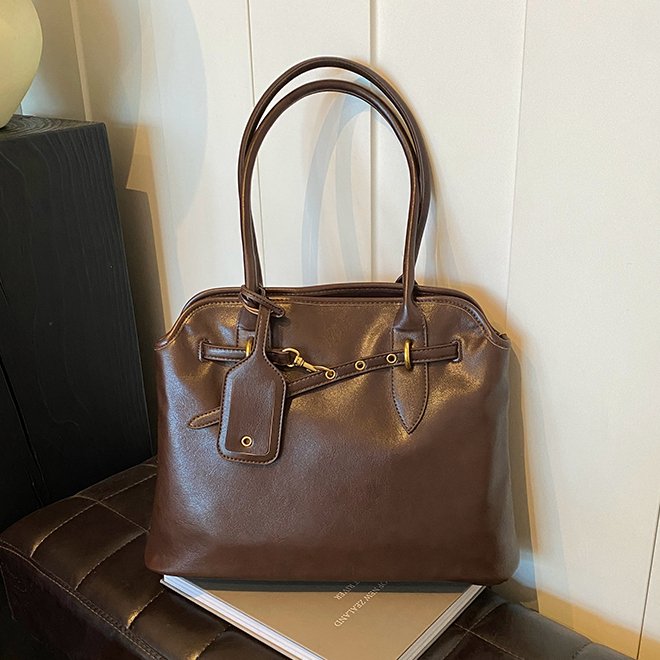 High-end 2024 autumn and winter new women's fashion retro briefcase niche design one-shoulder portable armpit bag