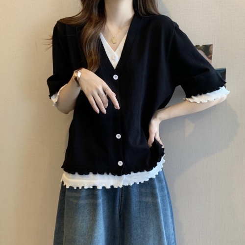 Large size retro fake two-piece V-neck sweater for women with summer temperament for fat mm, contrasting color slimming short-sleeved top