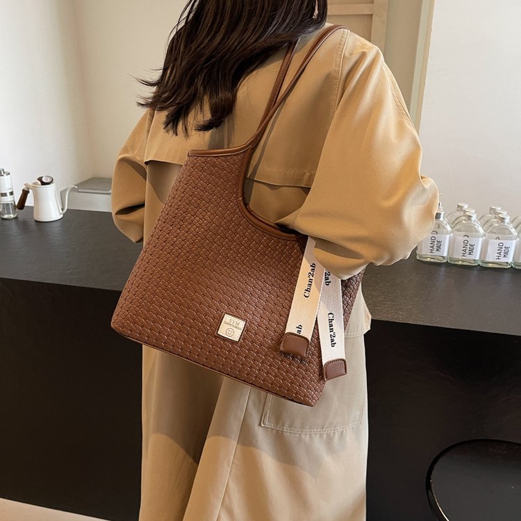 High-end bags for women 2024 new fashion woven tote bag large capacity commuting versatile casual shoulder bag