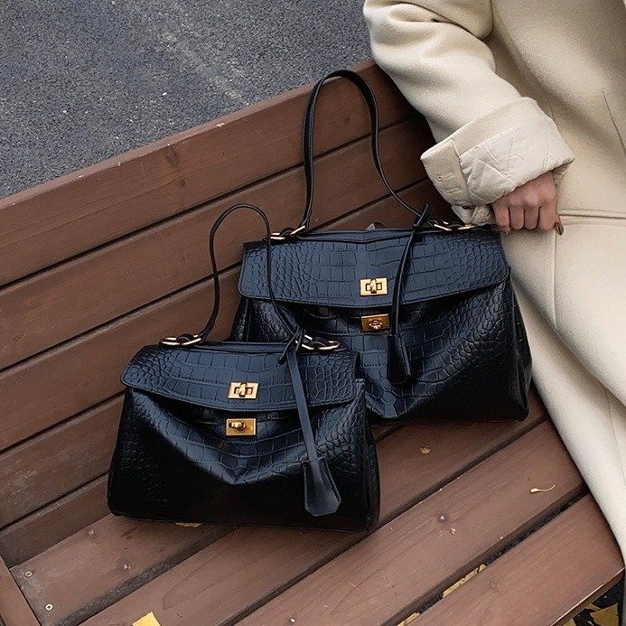Autumn and winter retro crocodile pattern bag for women 2024 new trendy commuter shoulder crossbody bag large capacity portable platinum bag