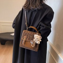 Cross-border leopard print backpack women's fashion niche design portable Korean style casual student school bag trendy lightweight backpack