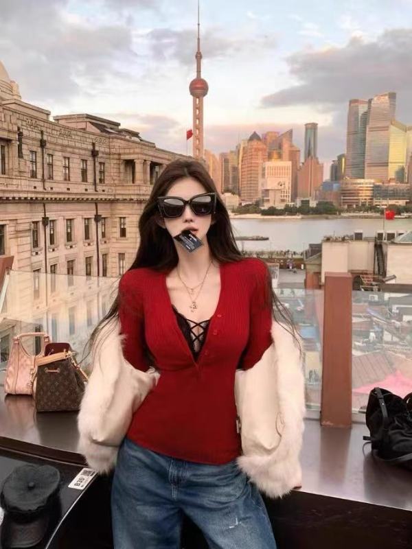 Large size red V-neck inner wearable bottoming shirt for women spring new slim hot girl top sexy two-piece set