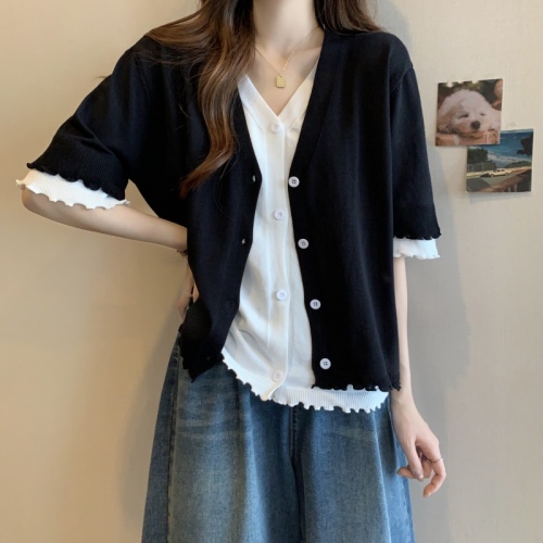 Large size retro fake two-piece V-neck sweater for women with summer temperament for fat mm, contrasting color slimming short-sleeved top