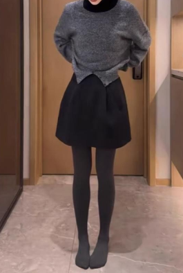 European thickened woolen skirt 2024 winter large size fat mm slimming high-end black A-line short skirt