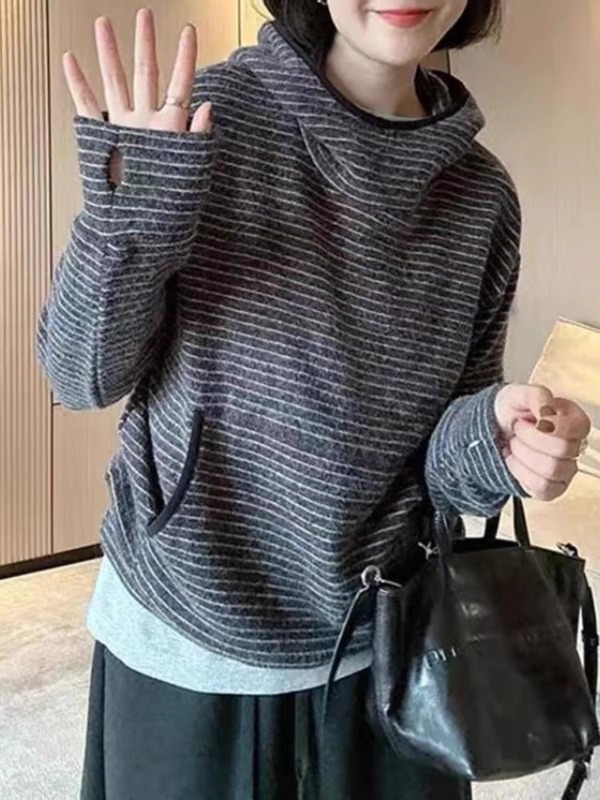 Large size striped lazy casual pullover hooded sweatshirt for women in winter with loose design and slim fit inside and outside top