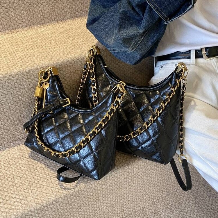 Diamond embroidery small bag for women 2024 new autumn and winter versatile crossbody bag fashionable super hot shoulder bag croissant bag