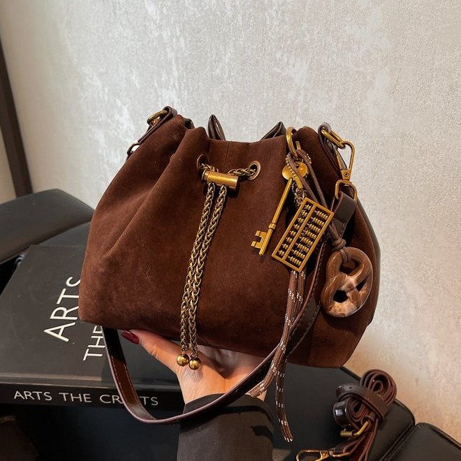 New Cross-border Retro Bucket Chain Bag Women's 2024 New Autumn and Winter Versatile Fashion Single Shoulder Crossbody Small Bag