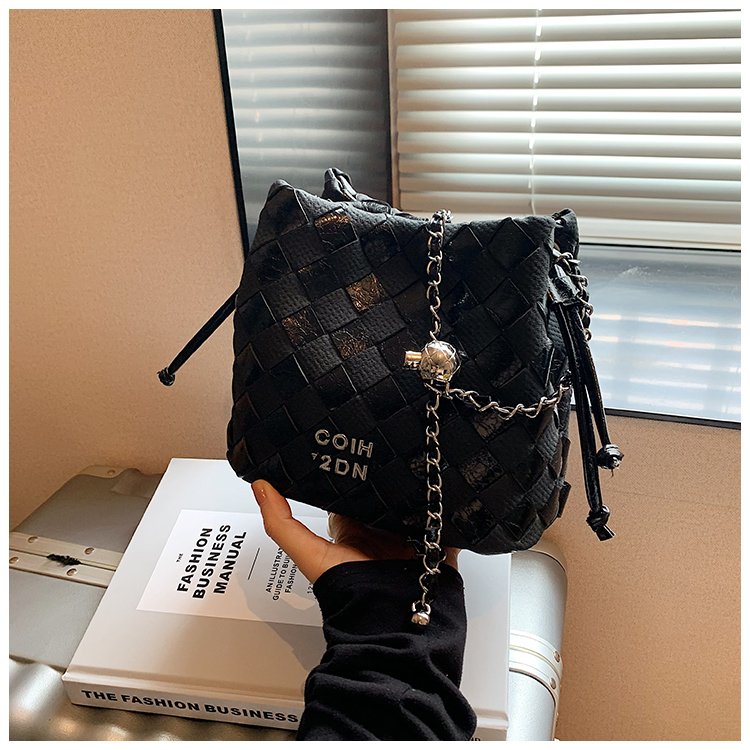 New bucket bag women's summer niche woven bag chain shoulder crossbody bag fashion versatile trendy high quality
