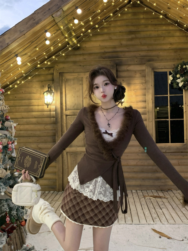 Autumn and winter pure desire slimming niche lace inner cardigan paired with sweet casual slimming short plaid skirt
