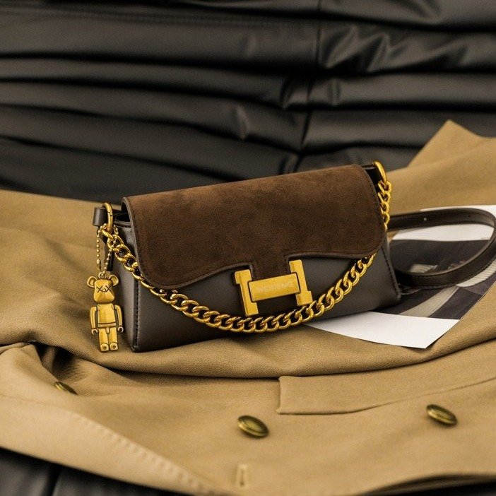2024 new high-end first-layer suede chain small square bag retro portable baguette bag single shoulder diagonal trend