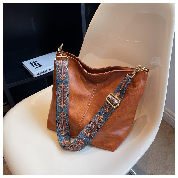 Summer new fashionable hand-held shoulder crossbody large capacity PU bag women's bag supports large wholesale and mixed batches