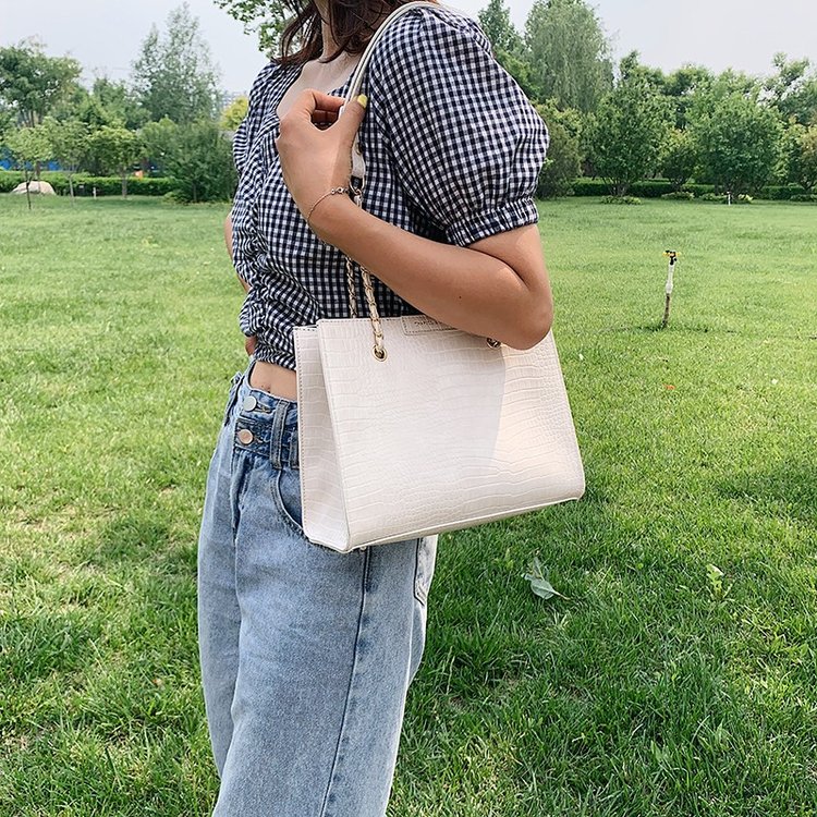 Textured popular bags for women 2024 new style fashionable shoulder bag casual chain solid color crossbody large bag