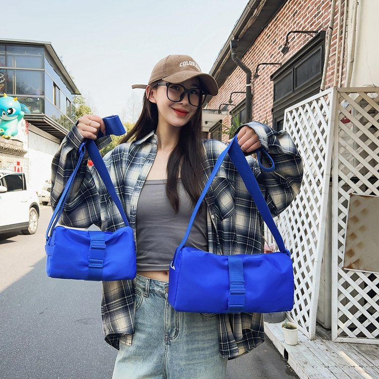 Oxford cloth crossbody bag, fashionable and high-end fitness bag, women's small horizontal style casual solid color one-shoulder commuting toast bag