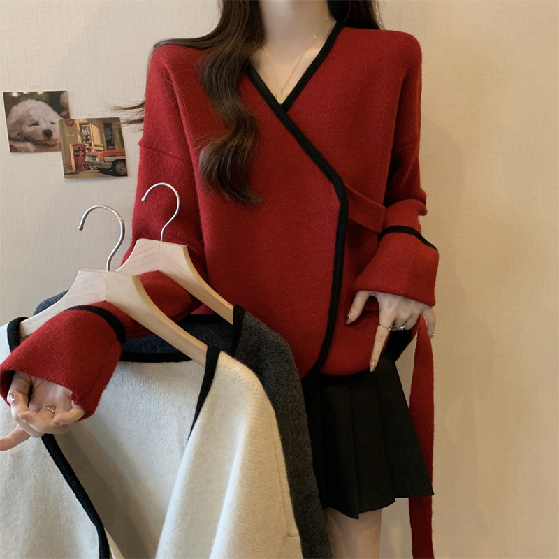 Large size French v-neck sweater coat for women in autumn and winter, fat mm covers the flesh and looks slim, high-end long-sleeved knitted cardigan