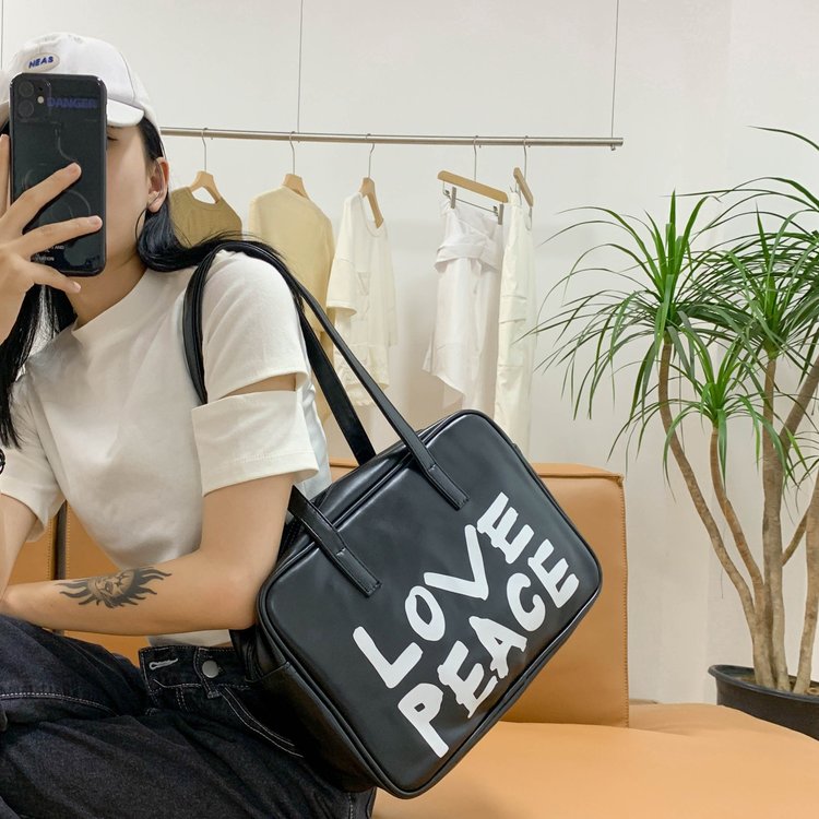 Foreign trade new trendy LOVE PEACE personalized casual graffiti shoulder bag large capacity armpit bag for women summer