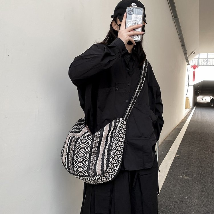 Large-capacity ethnic style bag 2024 new trendy fashion crossbody dumpling bag ins retro versatile shoulder bag for women