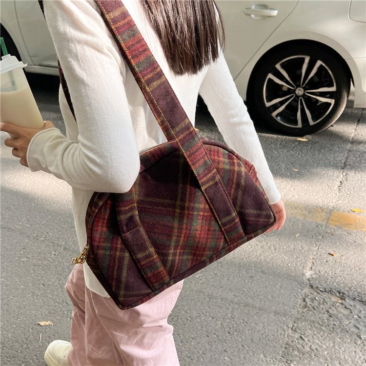 Retro College Woolen Plaid Women's Bag 2023 Winter New Fashion Versatile Can Be Wholesale Can Be Cross-Border One-Shoulder Women