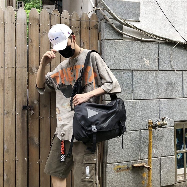 ins Hong Kong style motorcycle reflective triangle couple large shoulder bag menderya Korean style casual large capacity shoulder bag