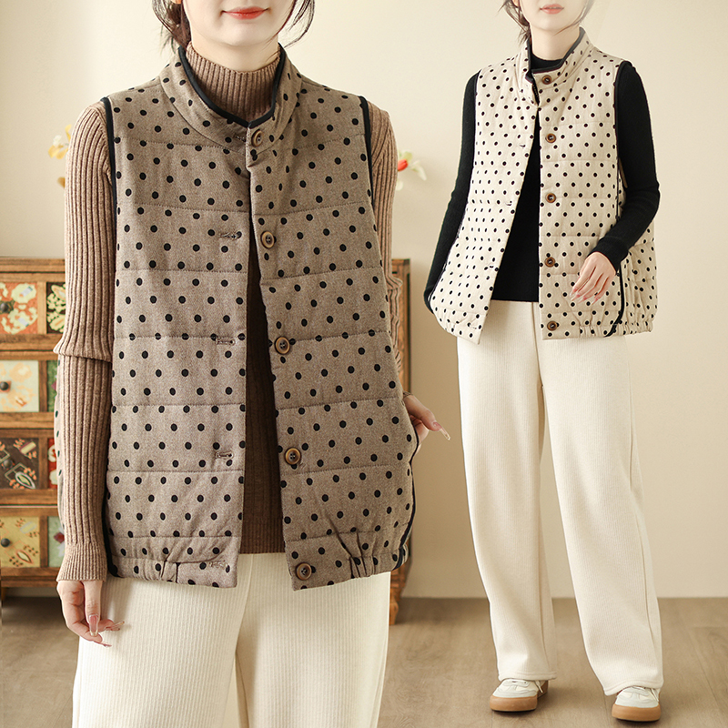 2024 autumn and winter short polka dot quilted vest for small people, retro, age-reducing, warm, fashionable, foreign style and versatile