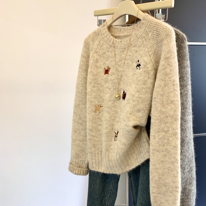 2024 Autumn and Winter New Round Neck Animated Pattern Embroidered Soft, Skin Friendly Loose Pullover Versatile Sweater for Women