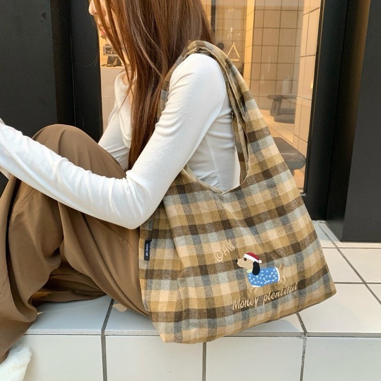 Cross-border Japanese and Korean autumn and winter new embroidered plaid shoulder bag for women 2024 Korean style foreign style large capacity armpit tote bag