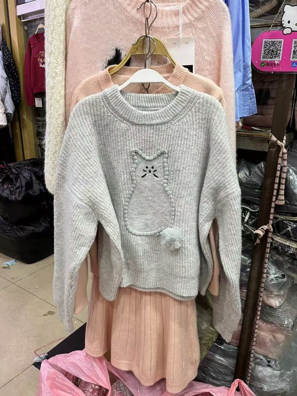 Zeng Xiaoxian Korean style versatile cat pattern round neck gray sweater 2024 winter loose slimming knitted top for women