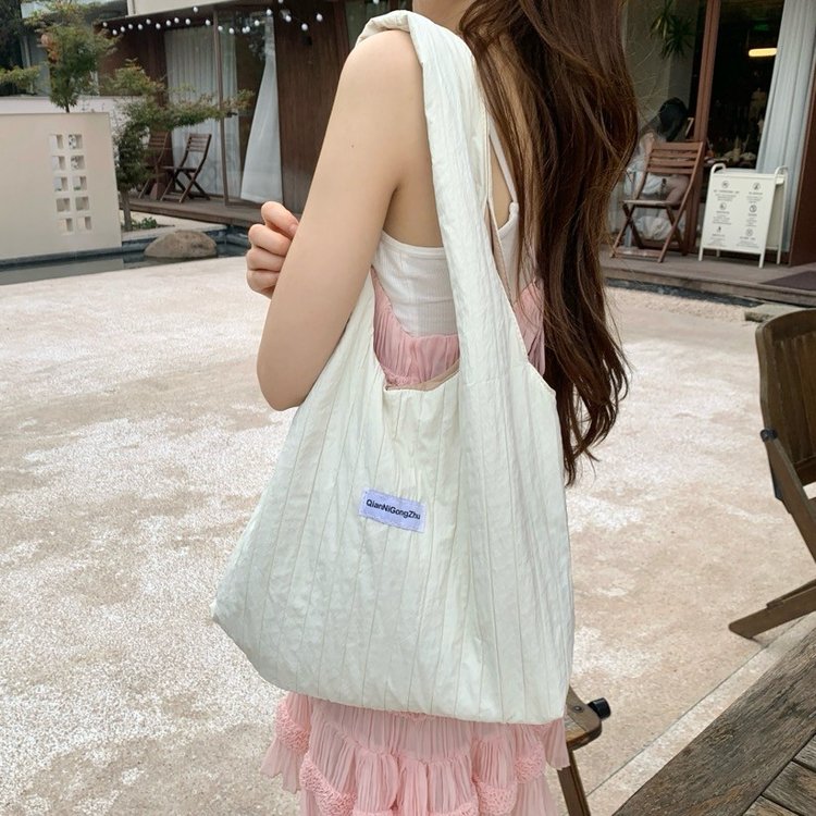ins simple shoulder women's bag large capacity pleated solid color bag casual summer lightweight new vest bag