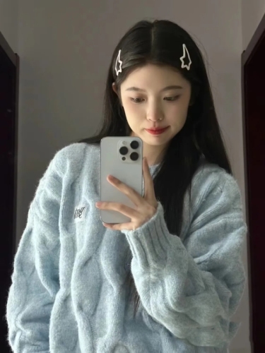 Korean twist round neck sweater for women in autumn and winter, fufu loose outer wear, lazy style, soft and waxy thickened knitted top