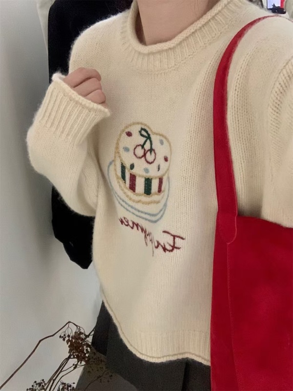 Korean 2024 Autumn and Winter Women's Colorful Cherry Cup Cake Embroidered Clouds Honey Bear Velvet Knitted Sweater