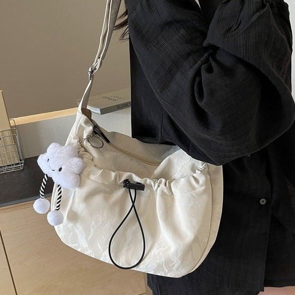 2024 new niche design pleated armpit cloud bag crossbody large capacity women's bag Korean style outing shoulder bag