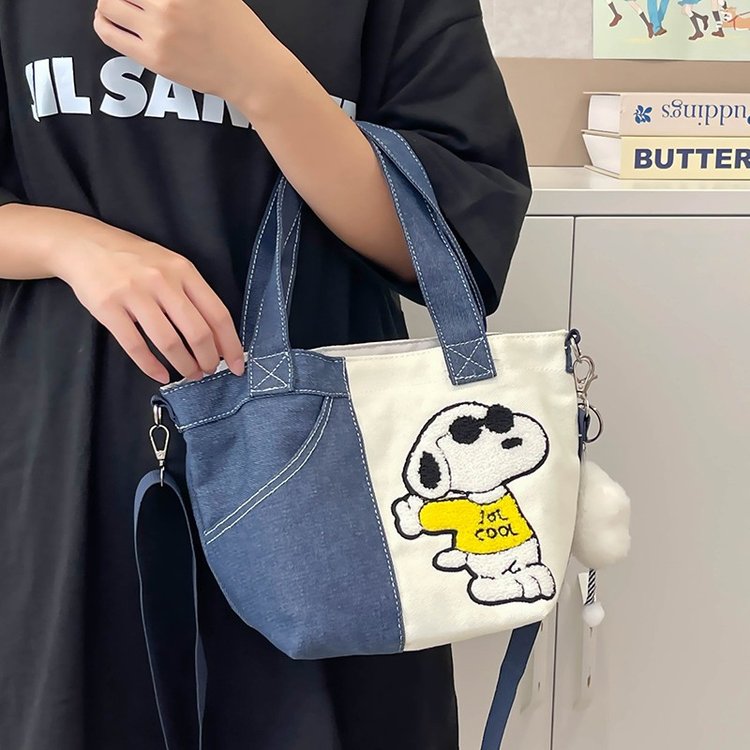 Universal Studios Minion Messenger Bag Women's Canvas Bag Shoulder Underarm Bag High-end Summer Handheld Tote Bag