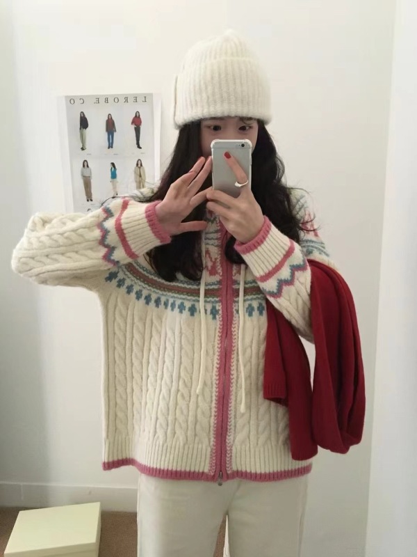 Korean autumn and winter women's Christmas atmosphere, thickened and warm, loose contrasting color design sweater jacket