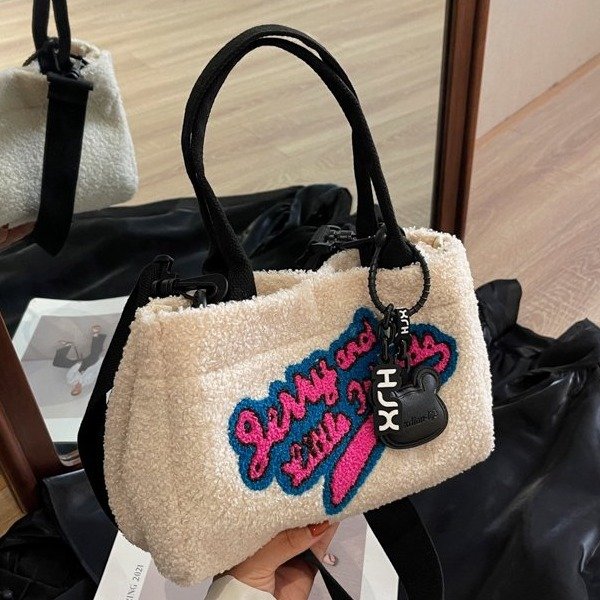 Autumn and winter lamb wool bag women's new niche design fur handbag texture embroidery single shoulder small square bag