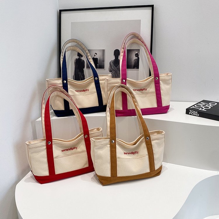 Korean version of trendy bags for women 2024 summer new fashion canvas contrasting color single shoulder armpit bag commuter casual tote bag