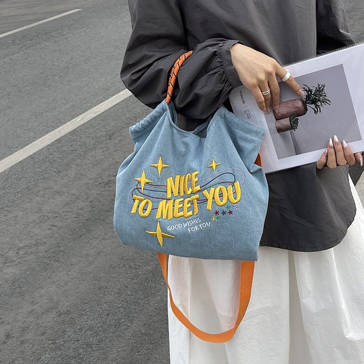 2024 New Embroidered Letters Crossbody Casual Canvas Large Capacity Shoulder High Quality Student Cradle Bag for Women