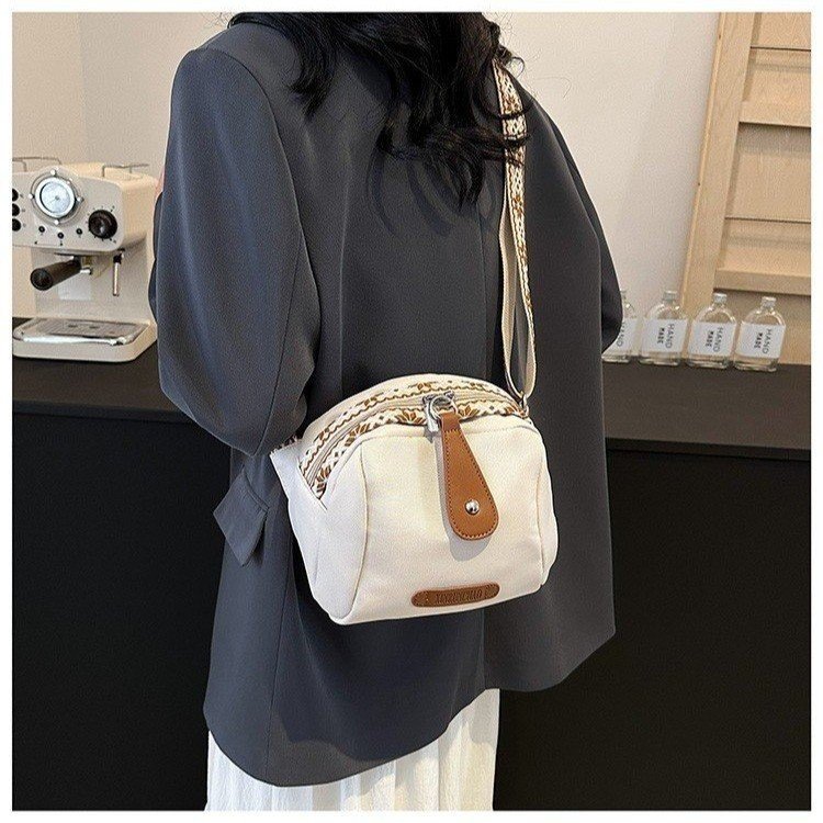 2024 New Shoulder Small Bag Women's Crossbody Bag Spring and Summer Women's Bag Canvas Bag Versatile Women's Oxford Cloth Shell Bag