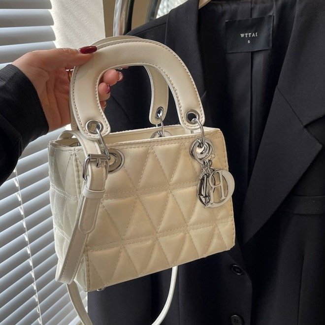 Crossbody bag Princess Diana bag new fashion style niche Internet celebrity hot style portable one-shoulder Princess Diana bag versatile