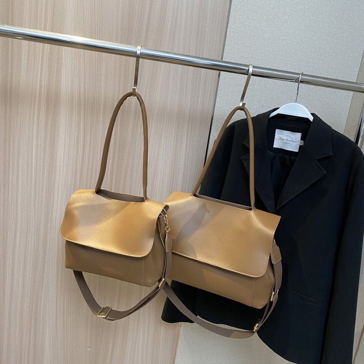 New style bag for women, large-capacity shoulder bag for college students, day-to-day tote bag, armpit bag, versatile in autumn and winter