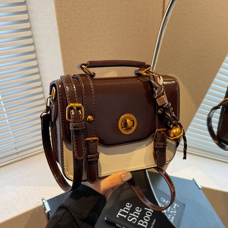 Small bag for women, versatile retro crossbody messenger bag, fashionable and exquisite portable Cambridge small square bag