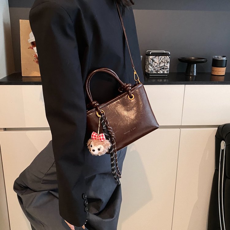 Popular and popular bags for women in autumn and winter, versatile new trendy fashion crossbody handbags, shoulder bags, bucket bags