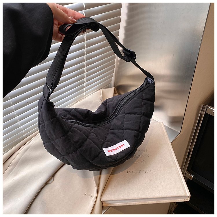 Simple and fashionable dumpling bag for women, large-capacity, versatile, casual shoulder bag, commuter Korean version, niche personality, cross-body bag for women