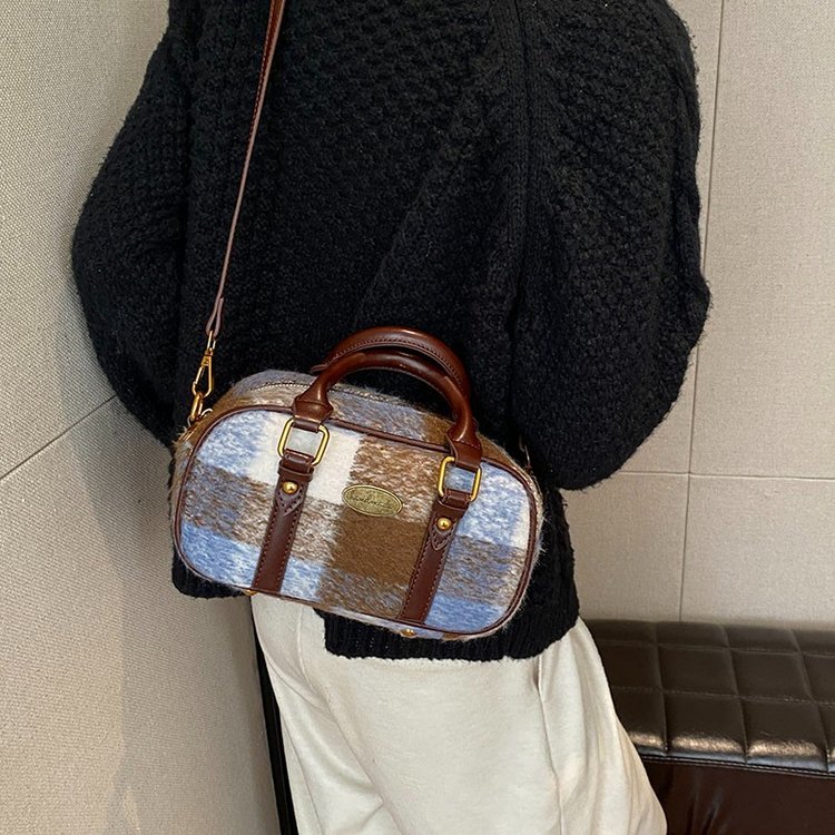 Wool plaid small bag for women, exquisite portable pillow bag, retro contrasting color commuting style crossbody bag