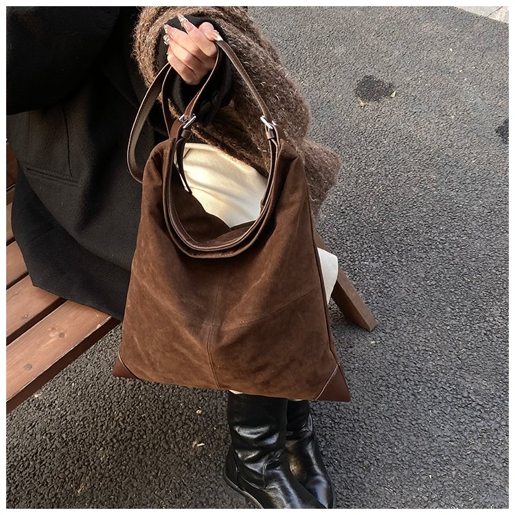 Frosted retro large-capacity bag women's shoulder bag simple soft surface commuting texture outing crossbody bag