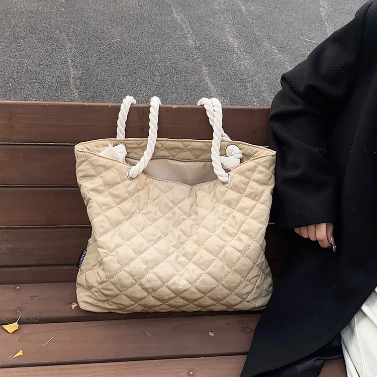 Autumn and winter cotton tote fashion bag rhombus commuter high-looking and versatile new large-capacity shoulder handbag for women